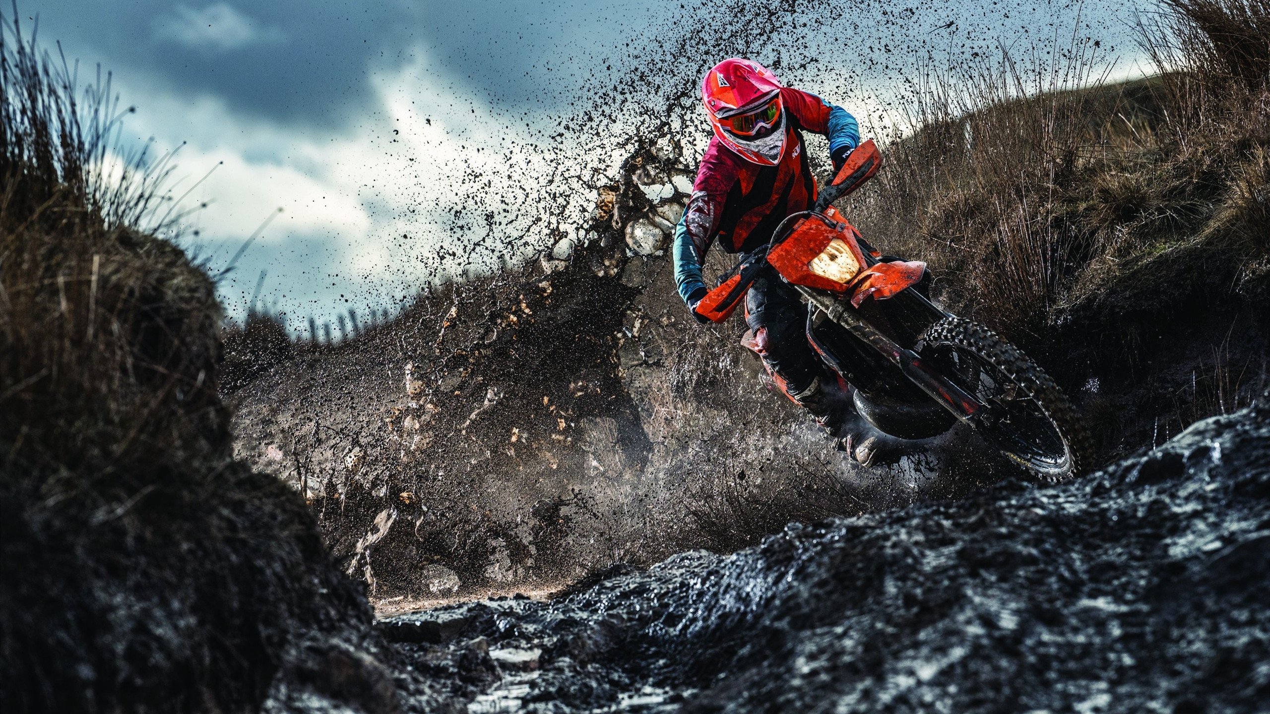 KAIYUNAPP-纵深跑位打通禁区切入路线，纵深线是什么意思